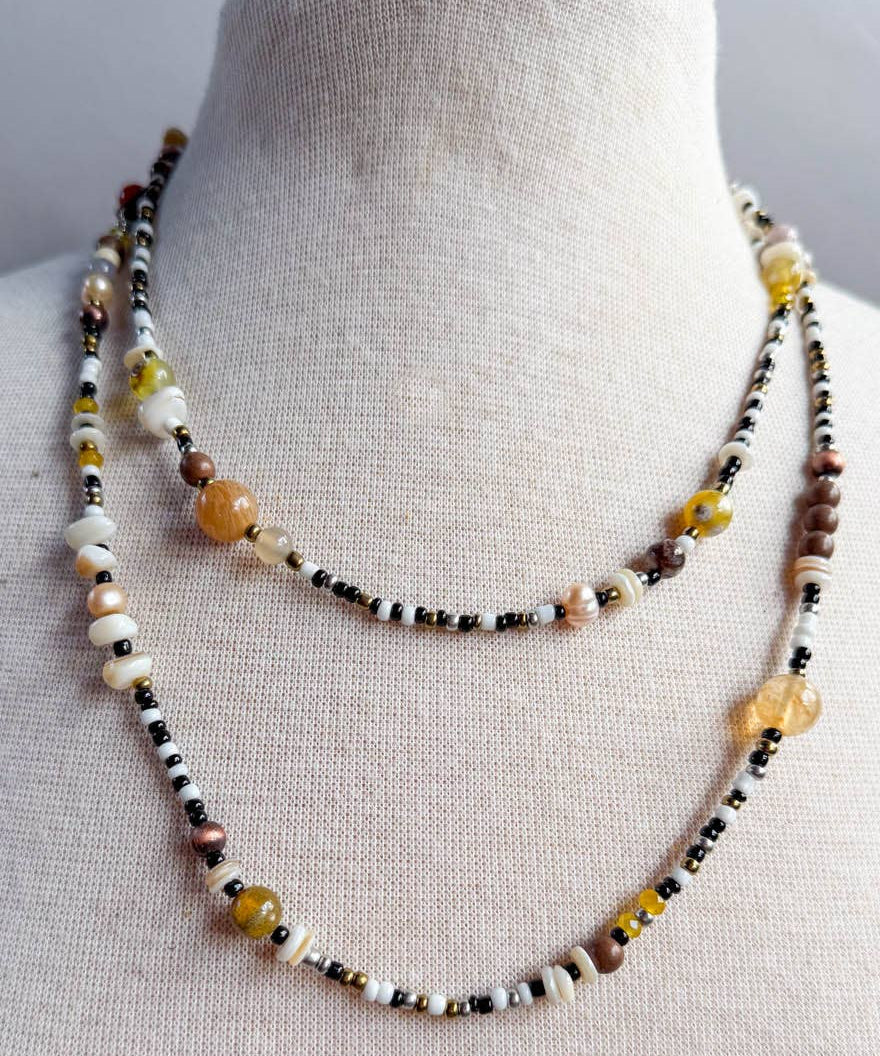 Begonia Necklace Beige